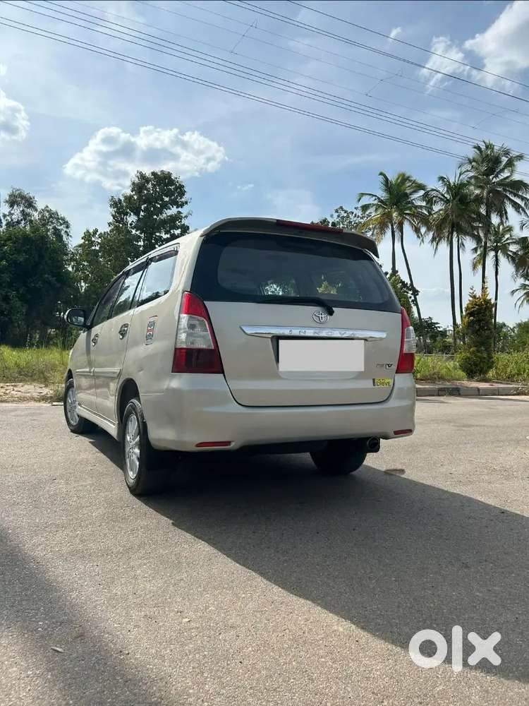 Innova V 2012 1st owner with Karnataka registration available