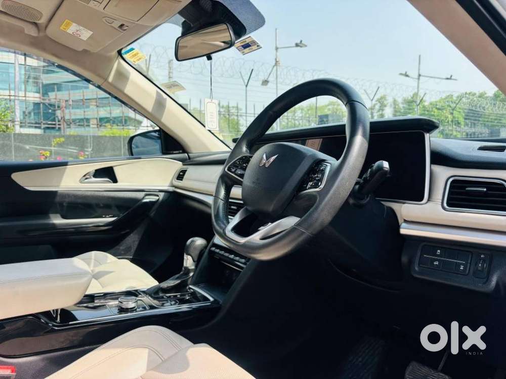 Mahindra Xuv700 Ax7 Luxury Pack Awd, 2022, Diesel