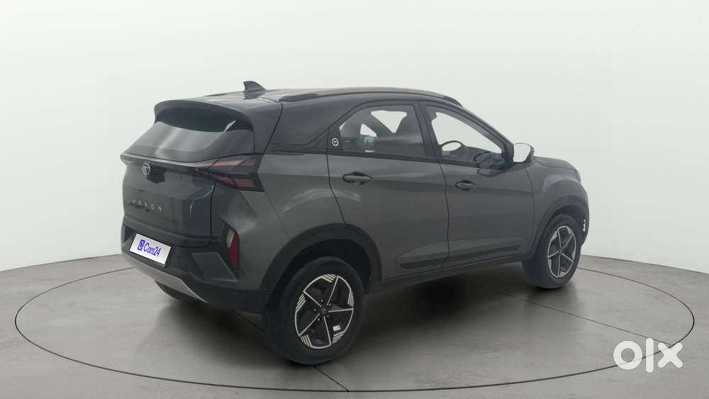 Tata Nexon Fearless Plus S Purple 1.5 Revotorq Diesel 6amt Dual Tone..