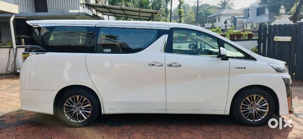 Toyota Vellfire 2.5 Executive Lounge, 2020, Petrol