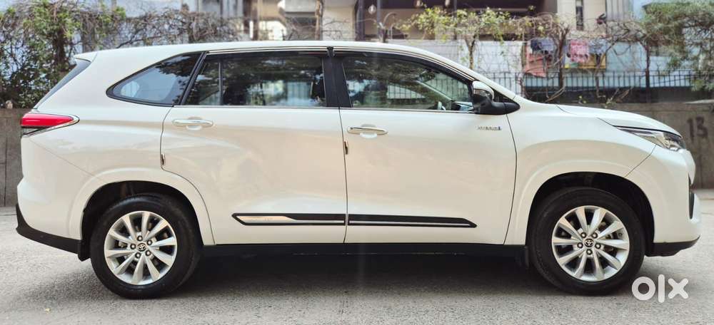 Toyota Innova Hycross 2.0 Vx (o) Hybrid 8 Str, 2025, Petrol