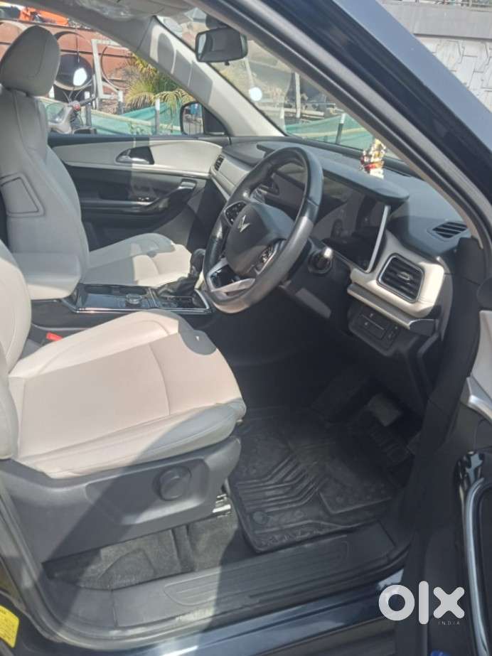 Mahindra Xuv700 2.2 Ax 7 Diesel At Luxury Pack Str, 2021, Diesel