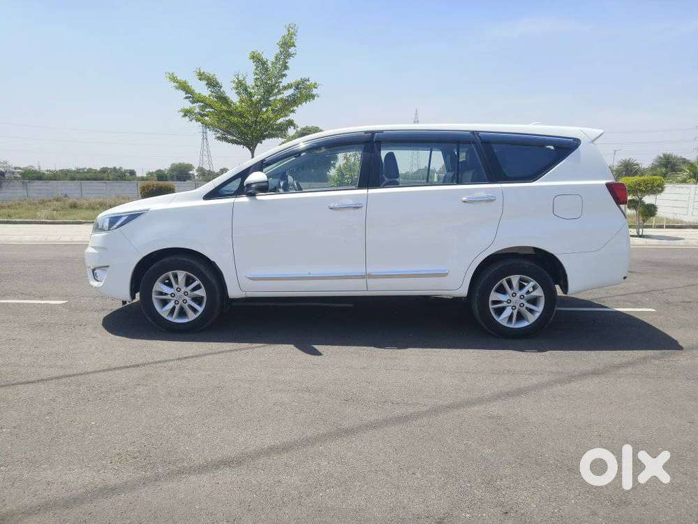 Toyota Innova Crysta 2.4 G Mt, 2023, Diesel