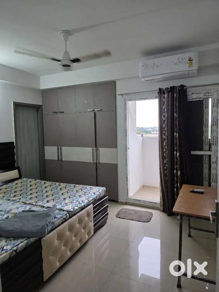 2bhk fully furnished Tulip tower apartment Pilibhit road