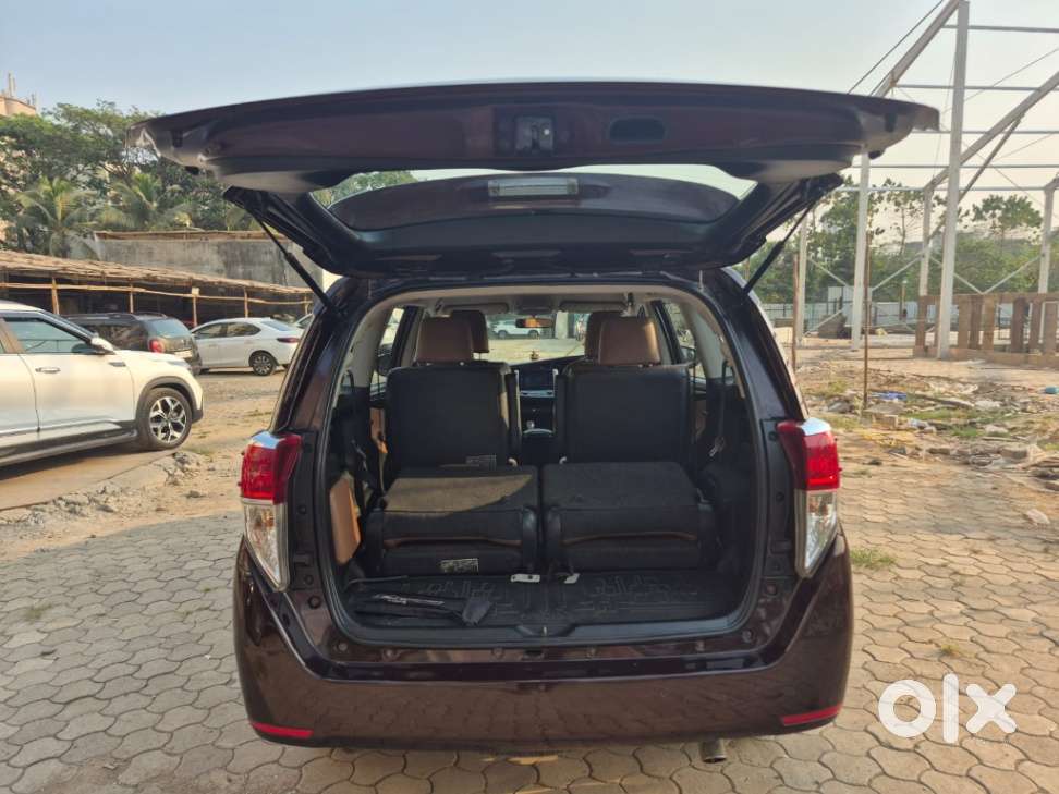 Toyota Innova Crysta 2.8 Zx At 7 Seater, 2016, Diesel