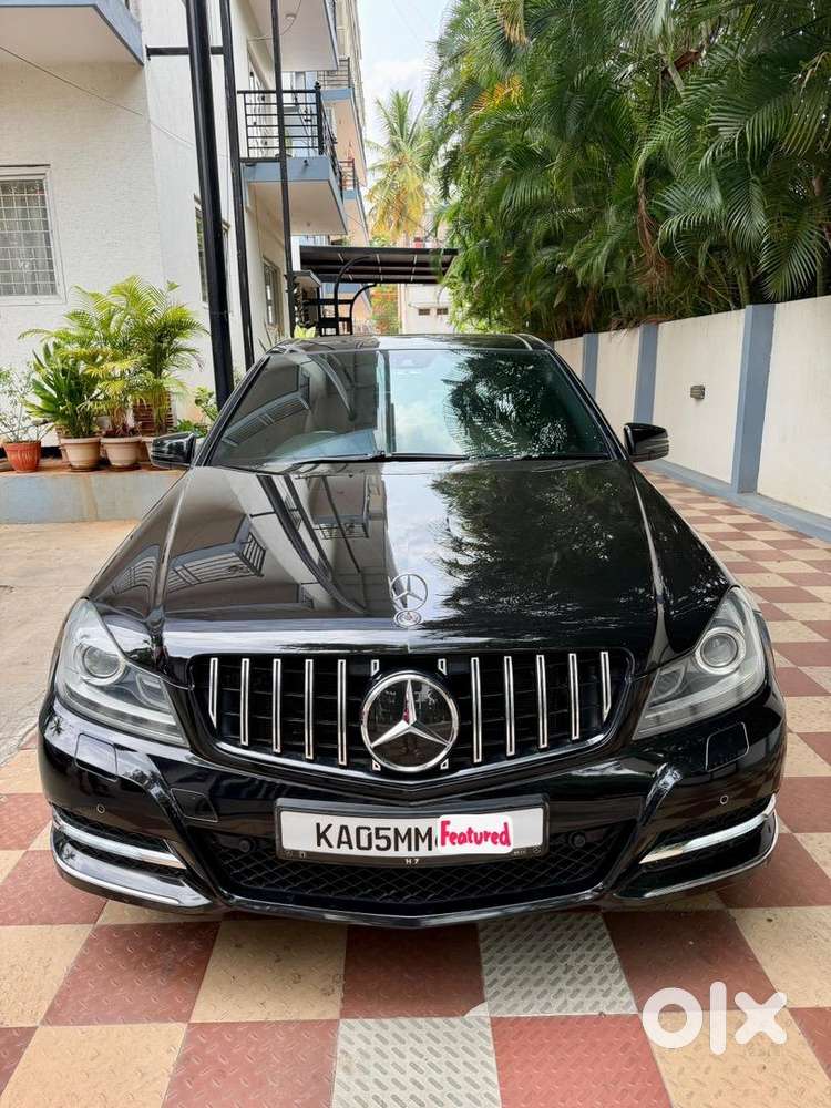 Black Mercedes-benz C Class W204