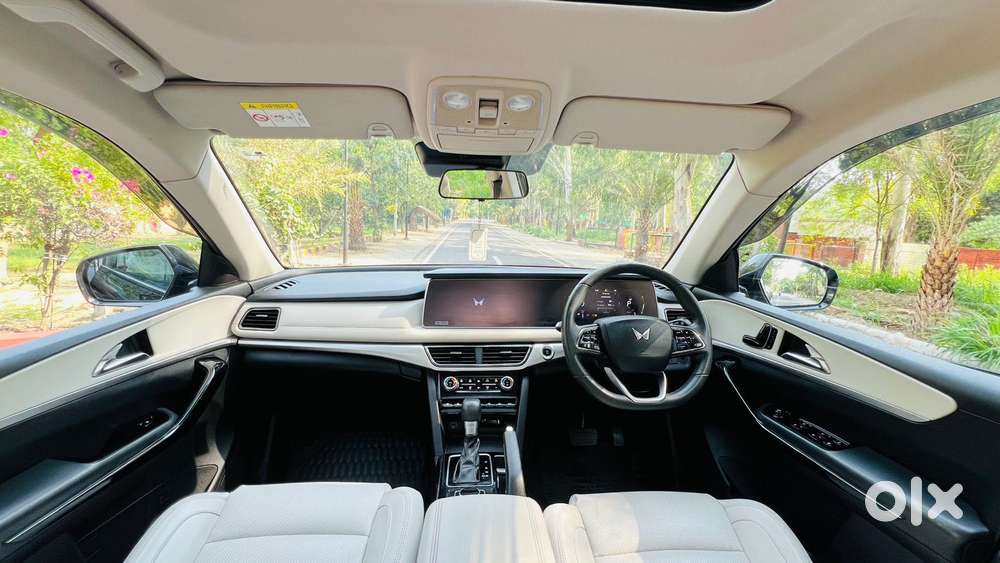 Mahindra Xuv700 2.2 Ax 7 Diesel At Str, 2024, Diesel
