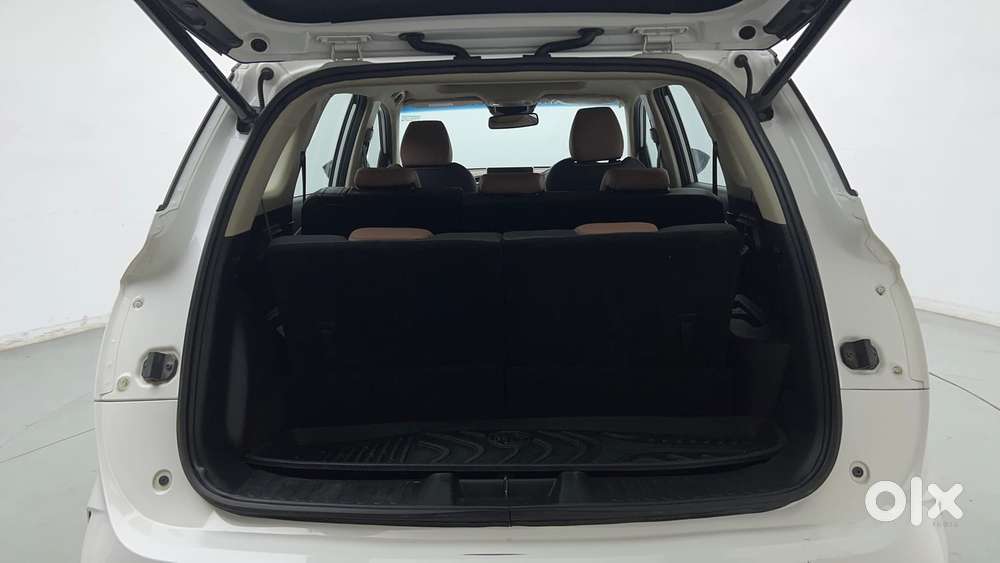 Mg Hector Plus Savvy Pro 1.5 Turbo Petrol Cvt 7 Str Dual Tone, 2023,..