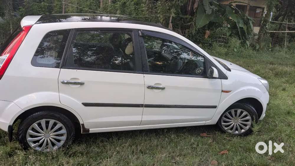 Ford Figo 2013 Petrol 75000 Km Driven