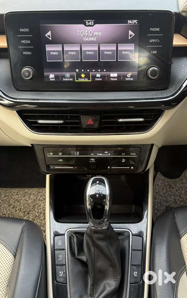 Skoda Slavia Style 1.0l Tsi At, 2022, Petrol