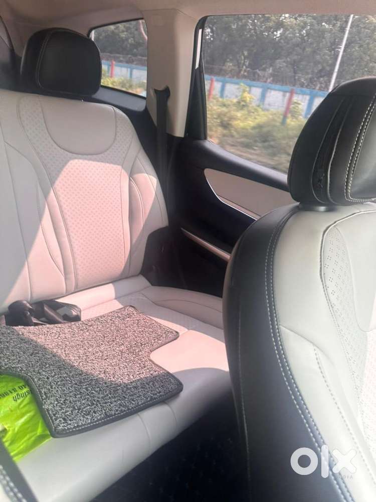 Mahindra Xuv700 2023 Petrol Well Maintained