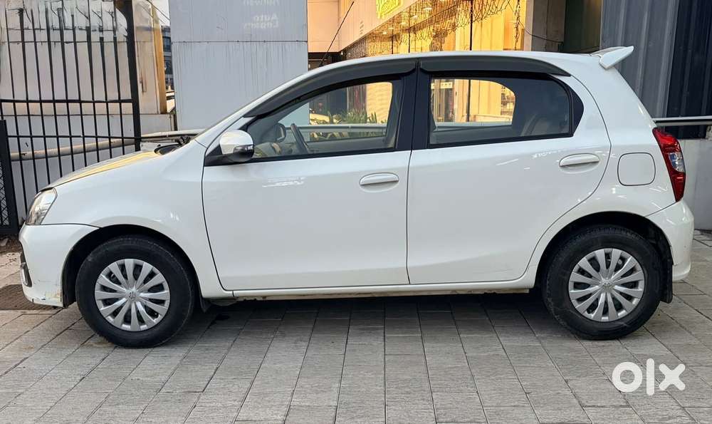 Toyota Etios Liva 1.2 V, 2016, Petrol