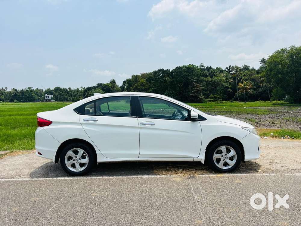 Honda City V At Sunroof, 2016, Petrol