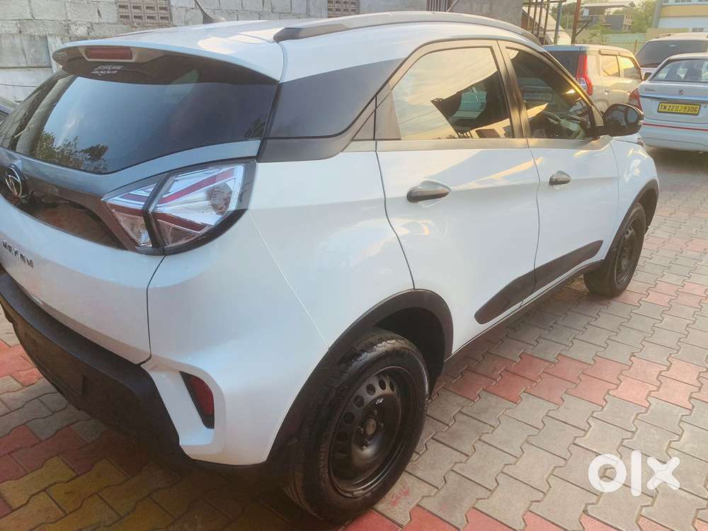 Tata Nexon, 2022, Petrol