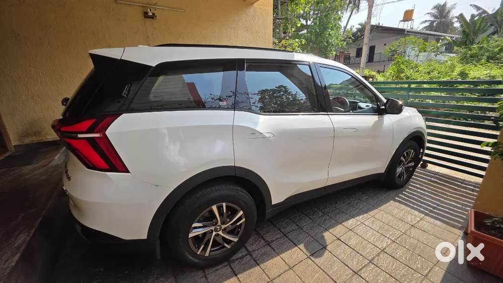 Mahindra Xuv700 Ax5 Petrol Automatic 5 Seater