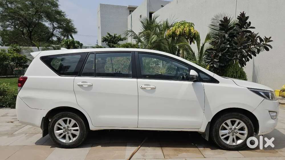 Toyota Innova Crysta 2.4 Gi