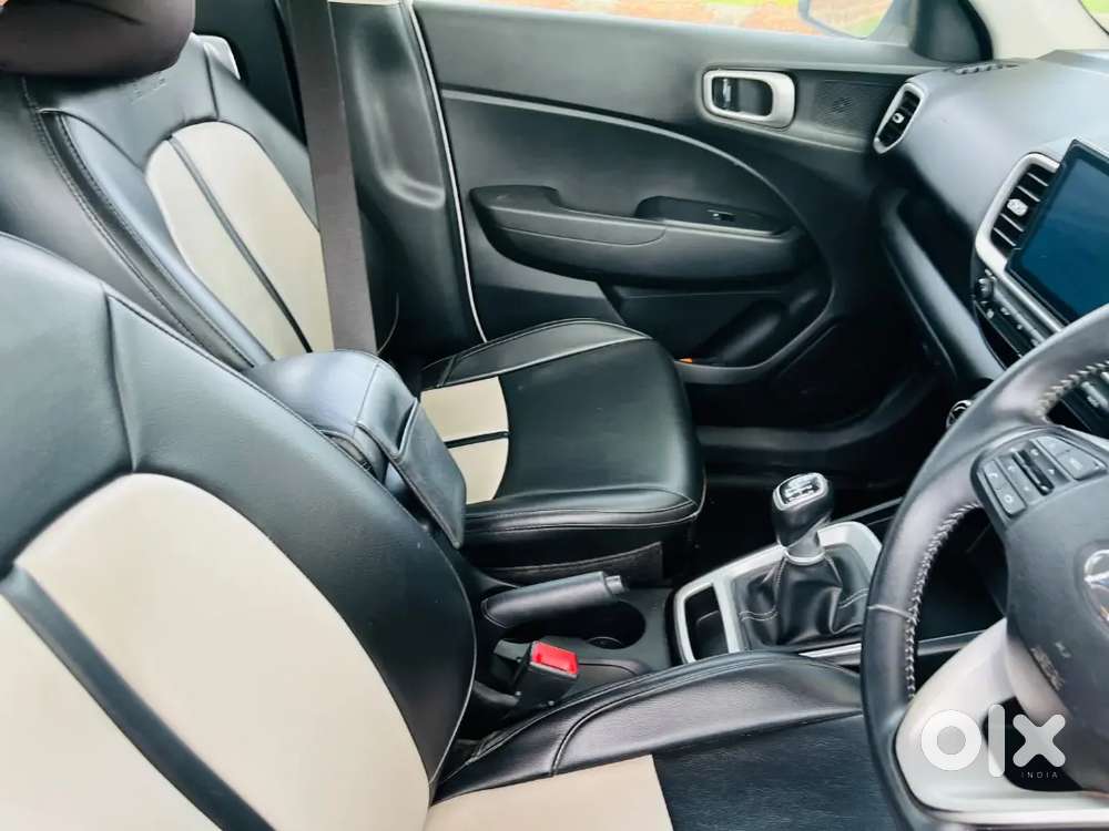 Hyundai Venue 2021 Manual Petrol 40000 Km