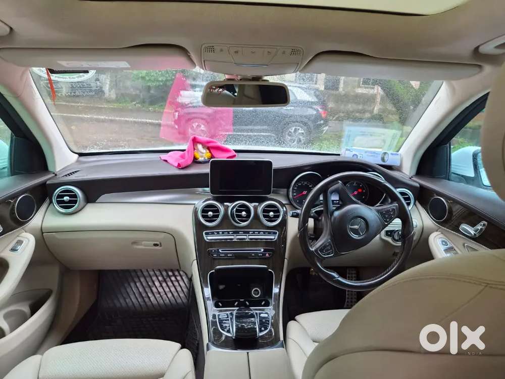 White - Mercedes Benz 220d 4 Matic