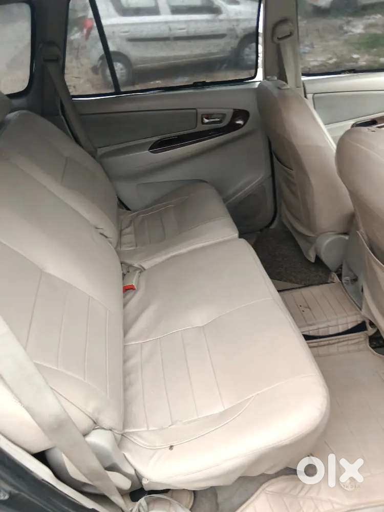 Toyota Innova 2.0 V 2012