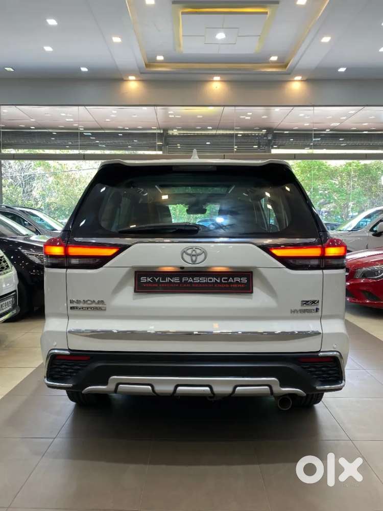 Toyota Innova Hycross 2.0 Zx Hybrid 7 Str, 2023, Petrol