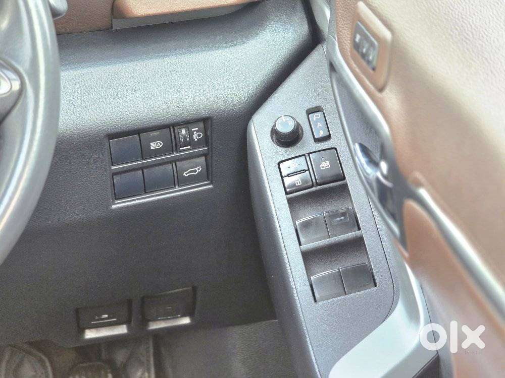 Toyota Innova Hycross 2.0 Zx (o) Hybrid 7 Str, 2024, Petrol