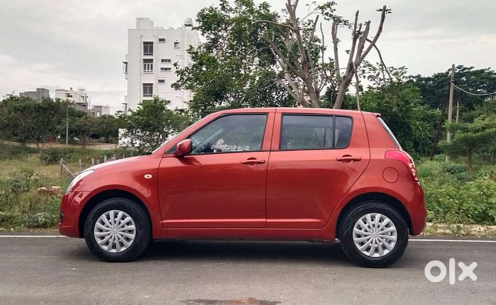 Maruti Suzuki Swift Lxi Bsiv, 2010, Petrol