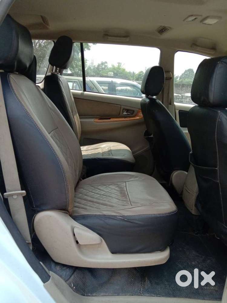 Toyota Innova 2.0 G (petrol) 8 Seater Bs Iv, 2009, Diesel