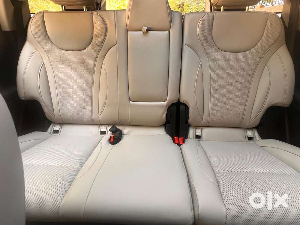 Mahindra Xuv700 2.0 Ax 7 Petrol At Str, 2025, Petrol