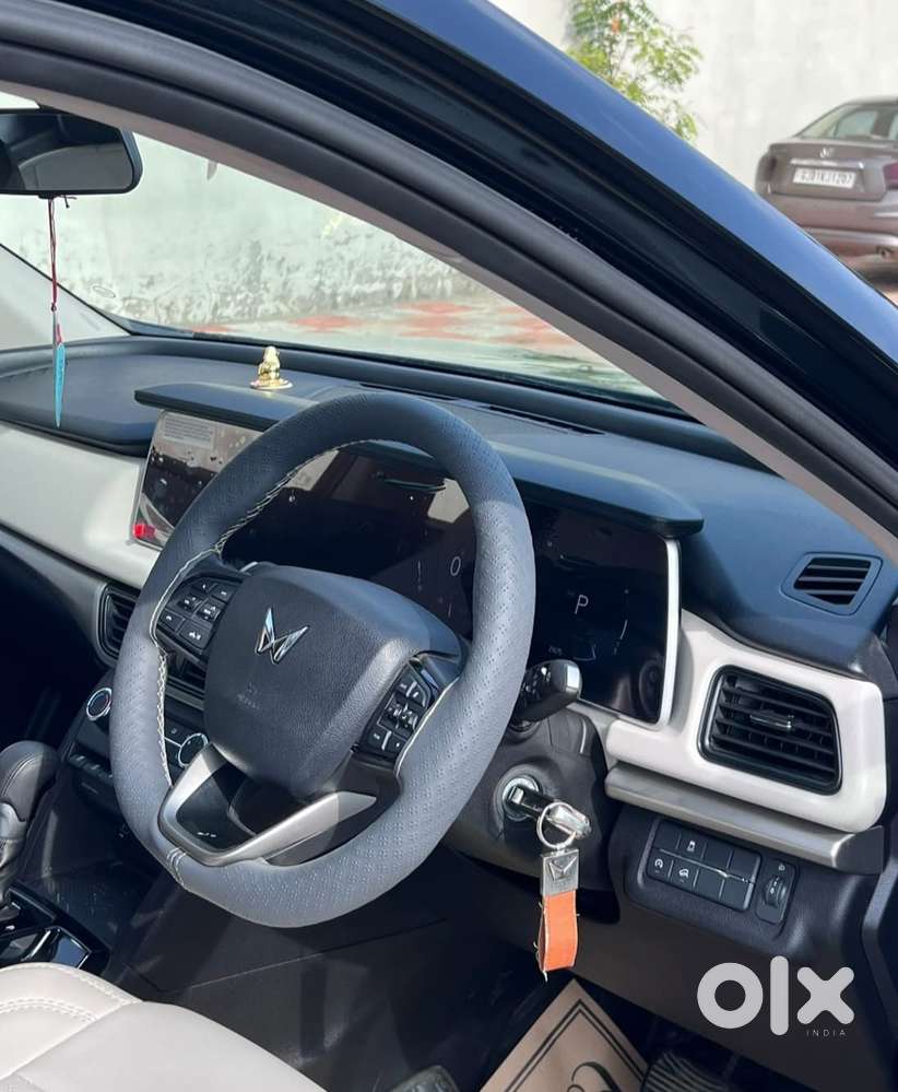 Mahindra Xuv700 2.2 Ax 5 Diesel At Str, 2024, Diesel