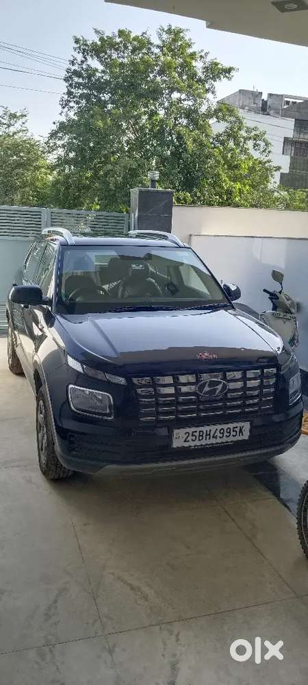 Hyundai Venue2025 Petrol 13000 Km Driven