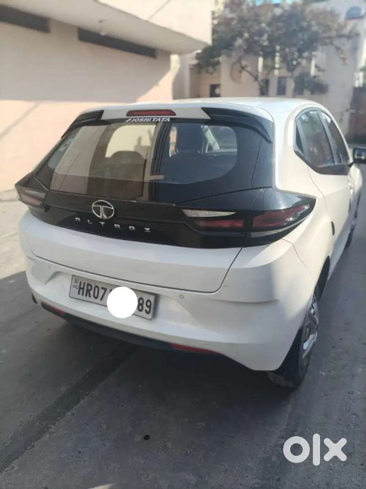 Tata Altroz- Well Maintained Single-hand Driven Dec 20 Registeration