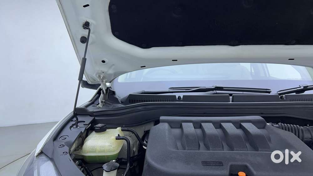 Mahindra Xuv700 2.0 Ax 7 Petrol At Str, 2022, Petrol