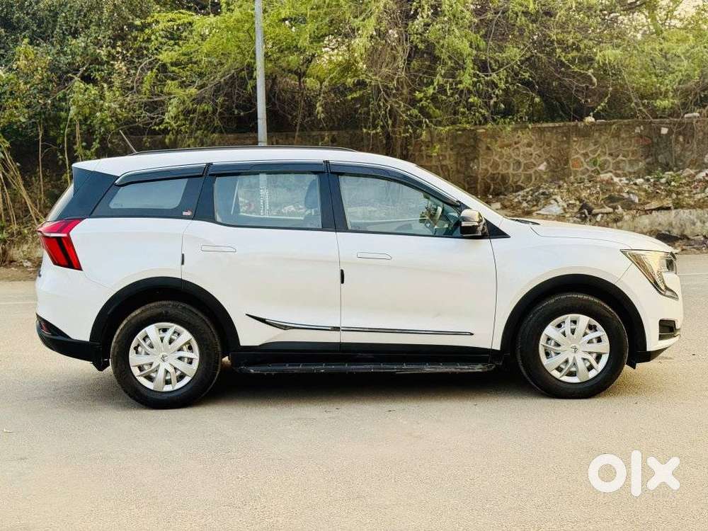 Mahindra Xuv700 2.0 Mx Petrol Mt 5 Str, 2023, Petrol