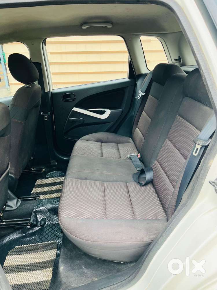 Ford Figo 2010-2012 Petrol Titanium, 2010, Petrol