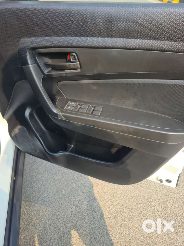 Maruti Suzuki Brezza 1.5 Lxi Smart Hybrid, 2021, Petrol