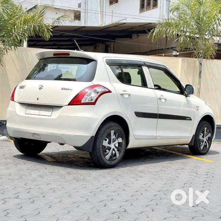 Maruti Suzuki Swift Lxi Option, 2017, Petrol