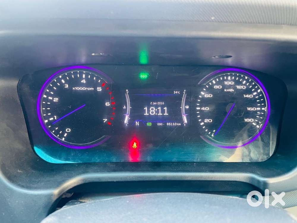Mahindra Marazzo M6, 2019, Diesel