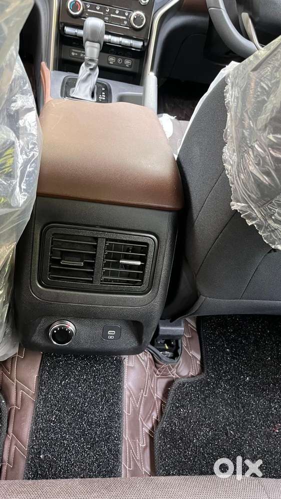 Mahindra Scorpio-n 2.0 Z4 Petrol At 7 Str, 2025, Petrol