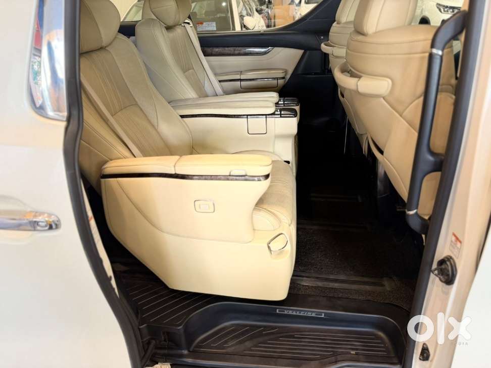 Toyota Vellfire 2.5 Executive Lounge, 2020, Petrol