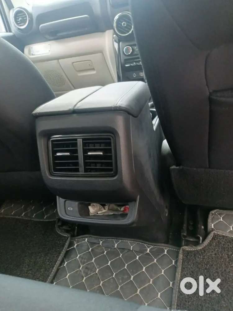 Thar Roxx Mx3 At With Mahindra Alloys