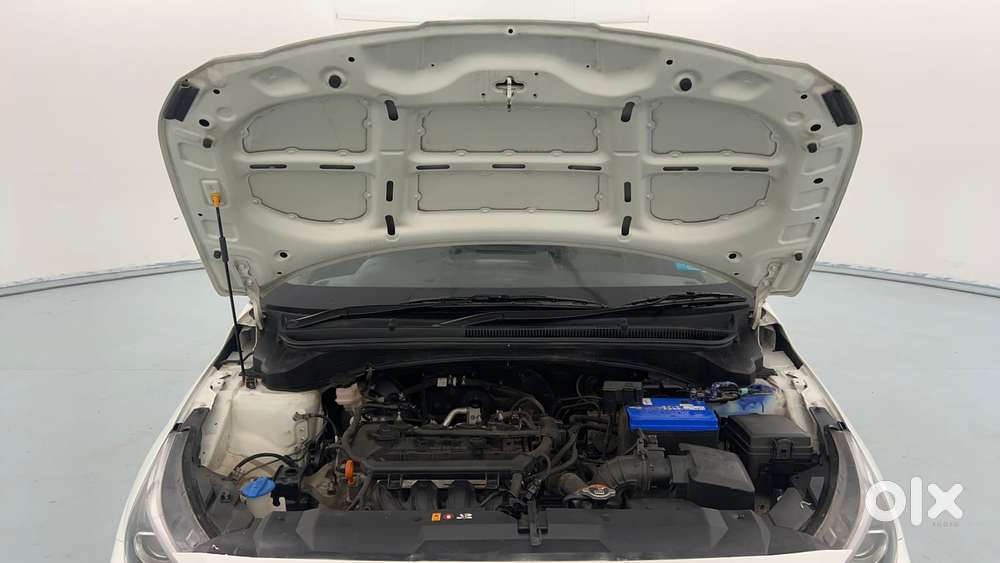Hyundai I20 Asta (o) 1.2 Ivt Dual Tone, 2022, Petrol