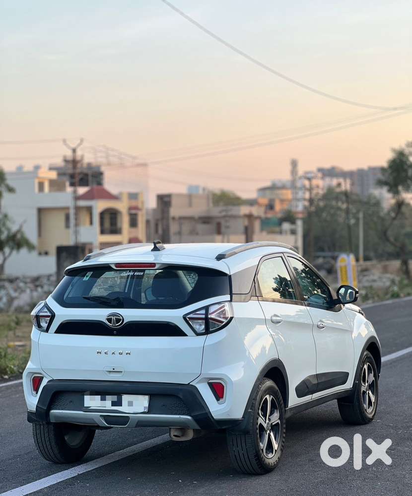 Tata Nexon Xz Plus (hs), 2023, Petrol