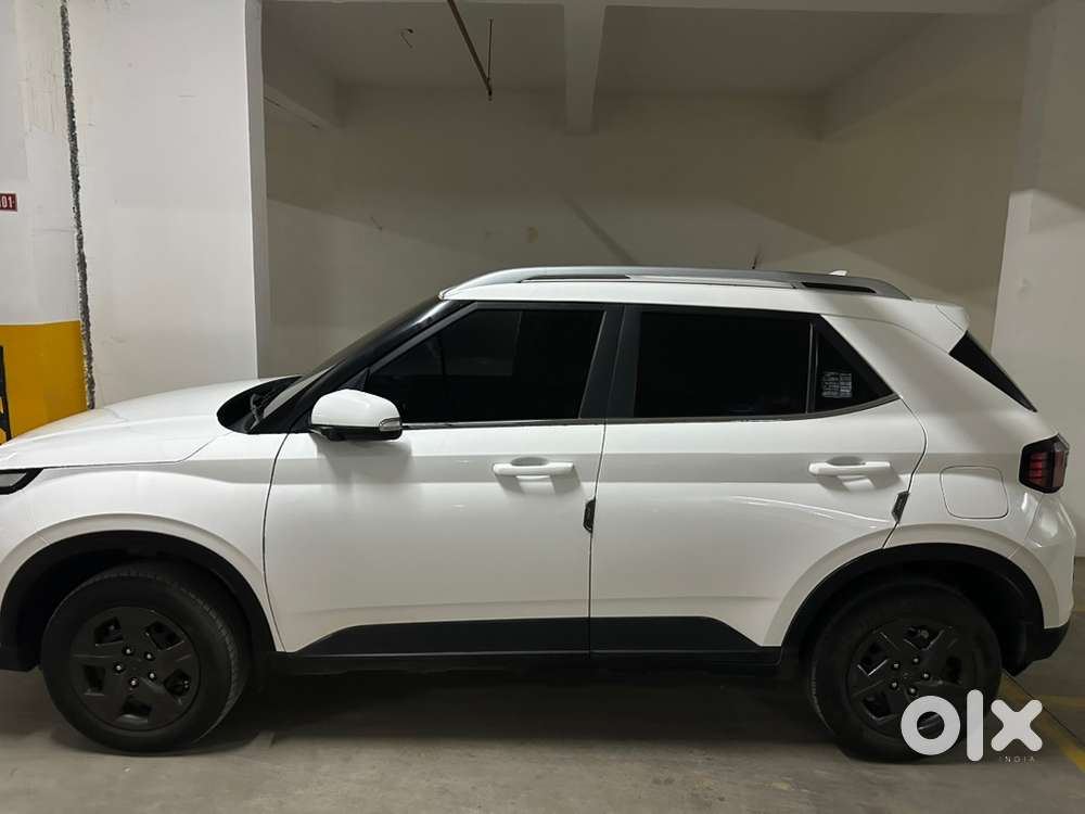Hyundai Venue Petrol Manual 2023