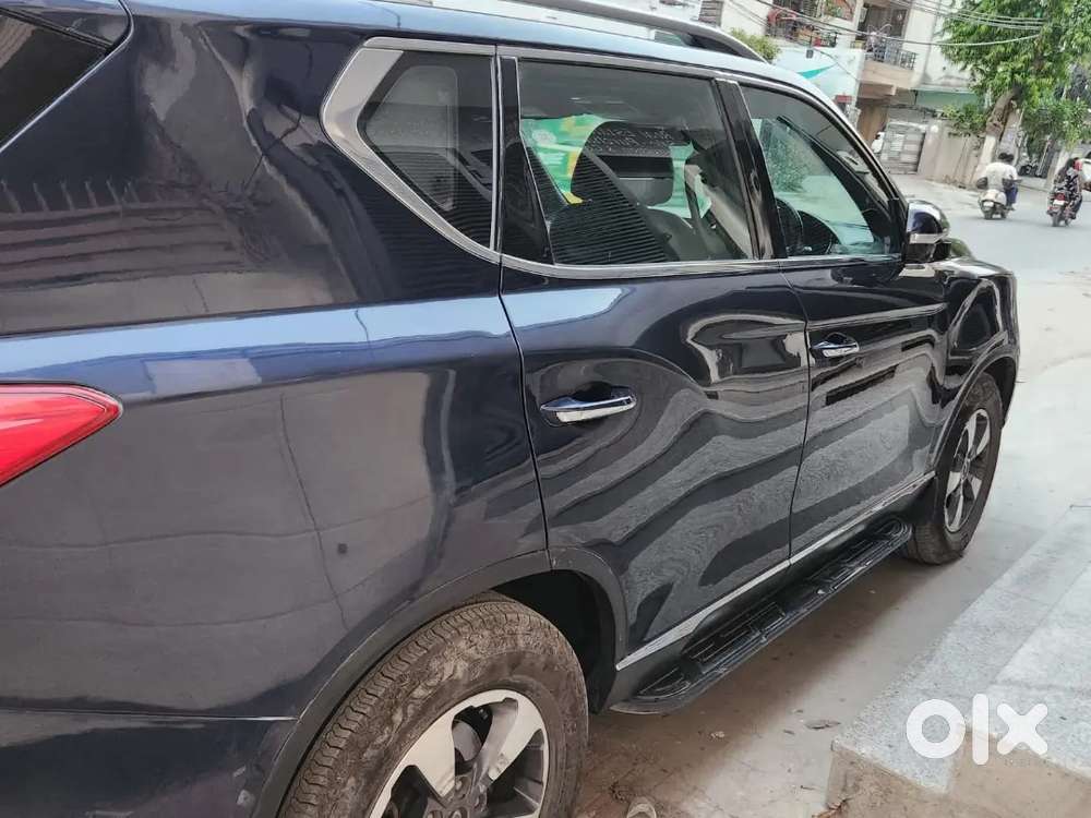 Mahindra Alturas G4 At