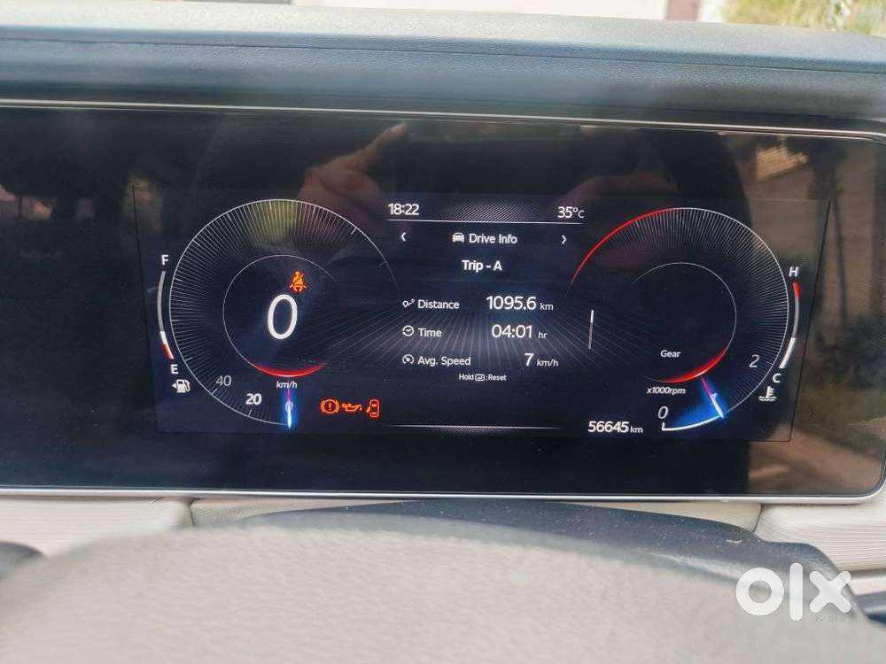 Mahindra Xuv700 2.0 Ax 5 Petrol Mt Str, 2022, Petrol