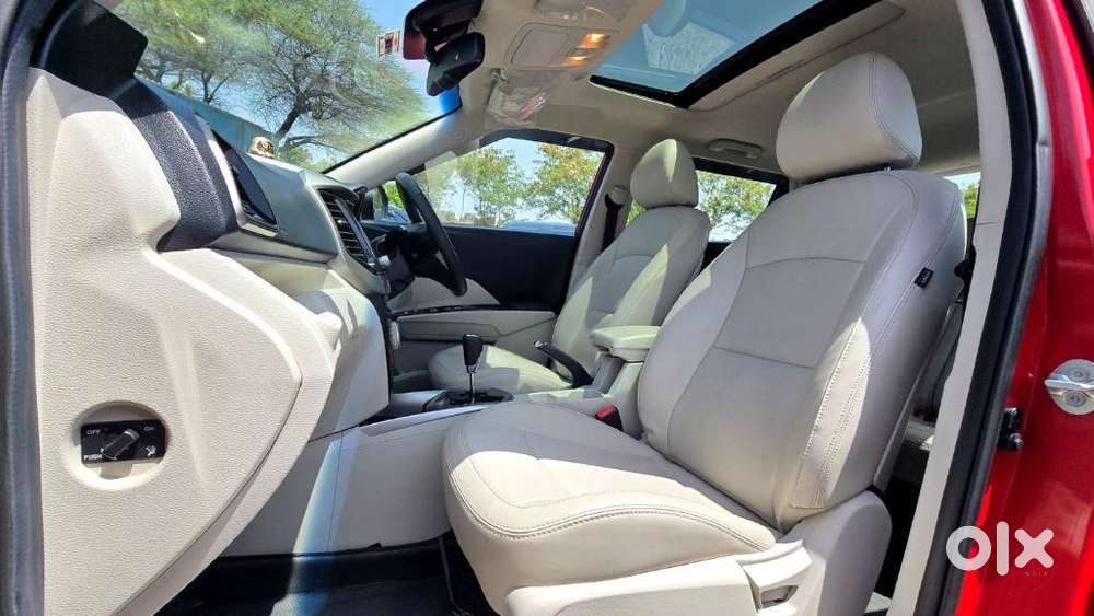 Mahindra Xuv300 1.2 W8 (o) Amt Petrol, 2022, Petrol