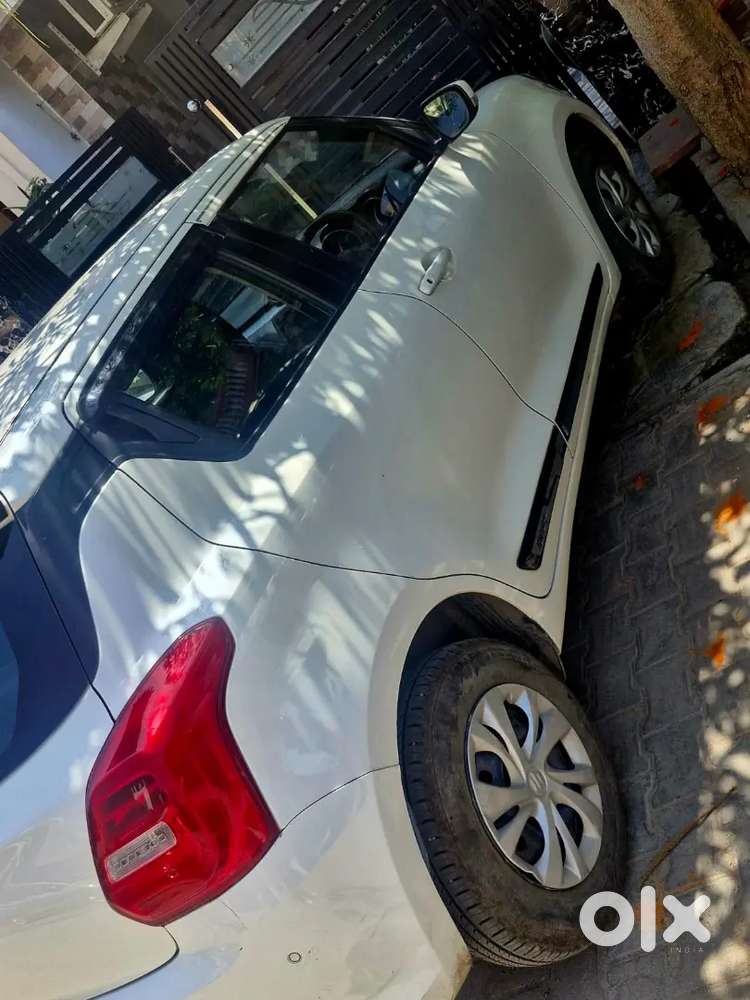 Swift Vxi 2024 July 
1st Owner 
Km 32000
Service Records Available