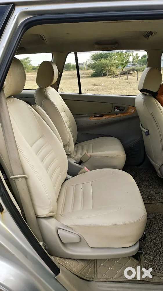 Innova 2010 V Model With Service Record And With Brand New Tyres..