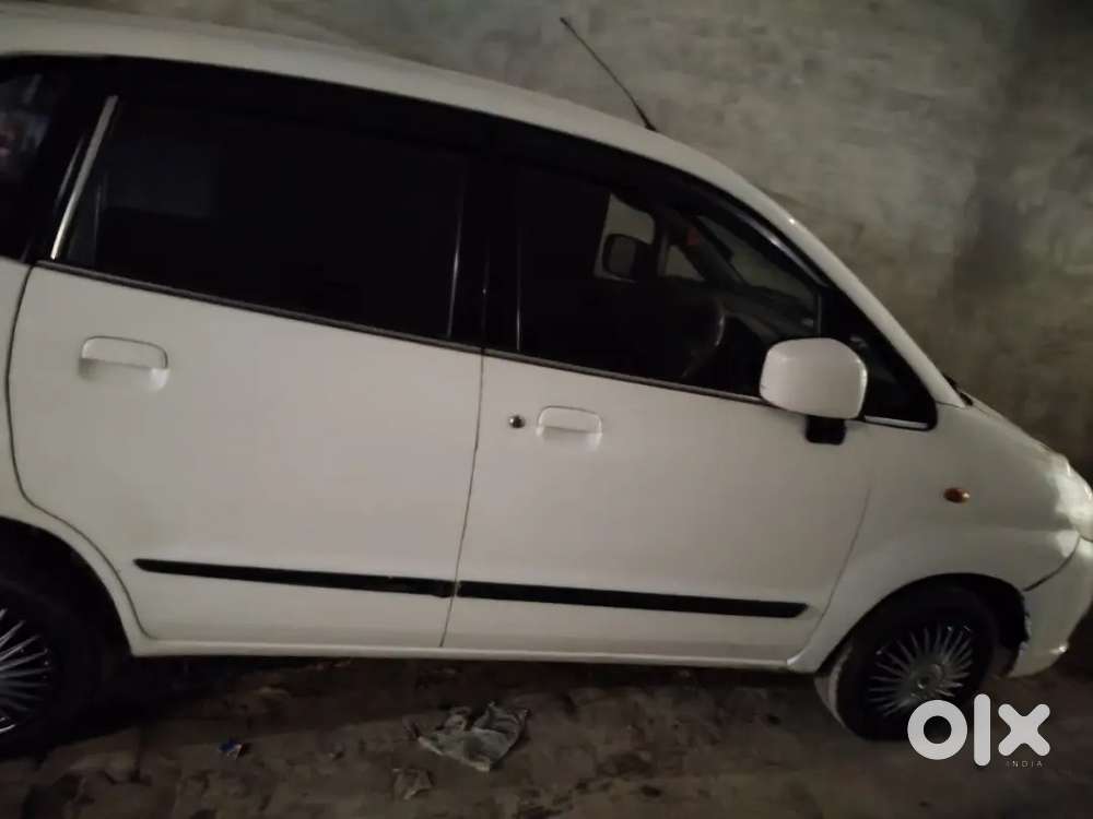 Seel Di Caar In The Maruti Suzuki Zen Estilo