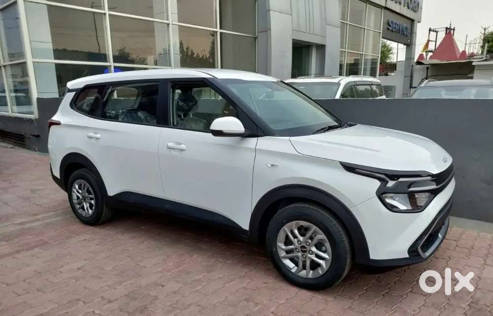 Kia Carens 2024 Petrol Well Maintained